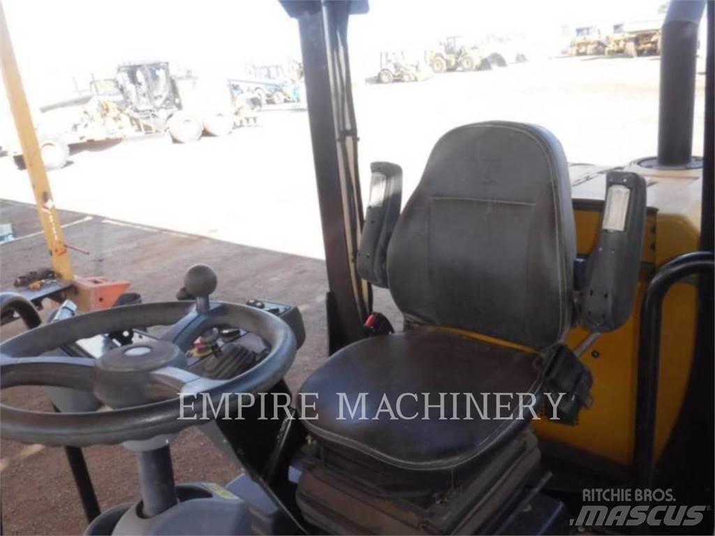 CAT CP44 Single drum rollers