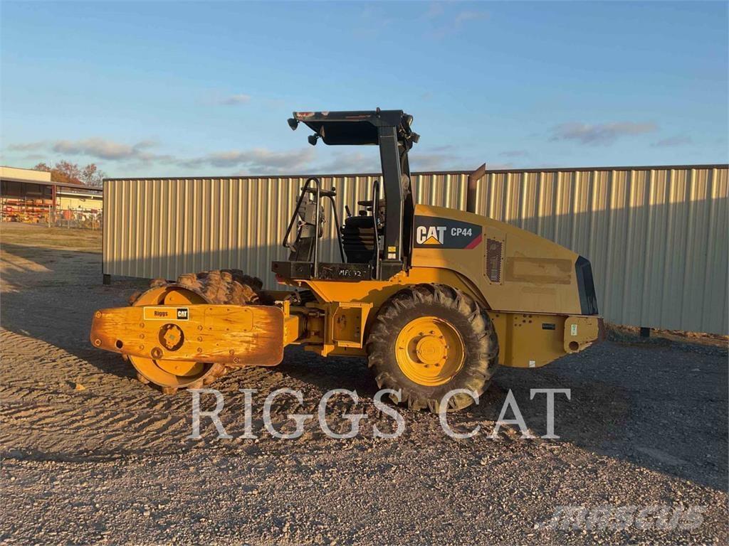 CAT CP44 Soil compactors