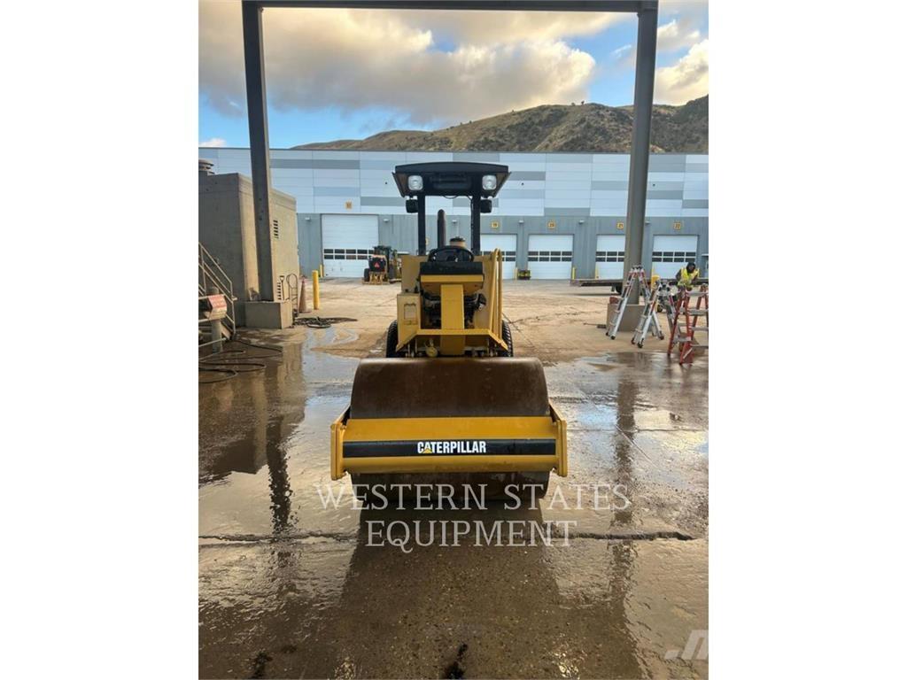 CAT CS-323C Single drum rollers