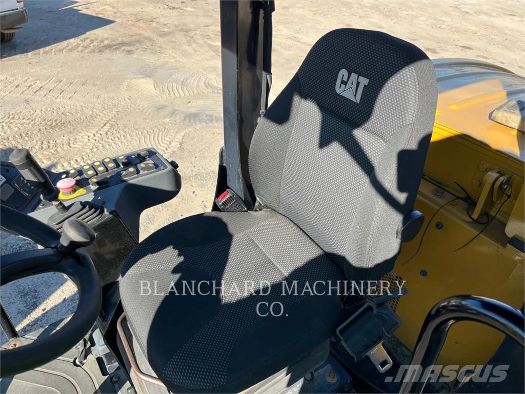 CAT CS44B Single drum rollers