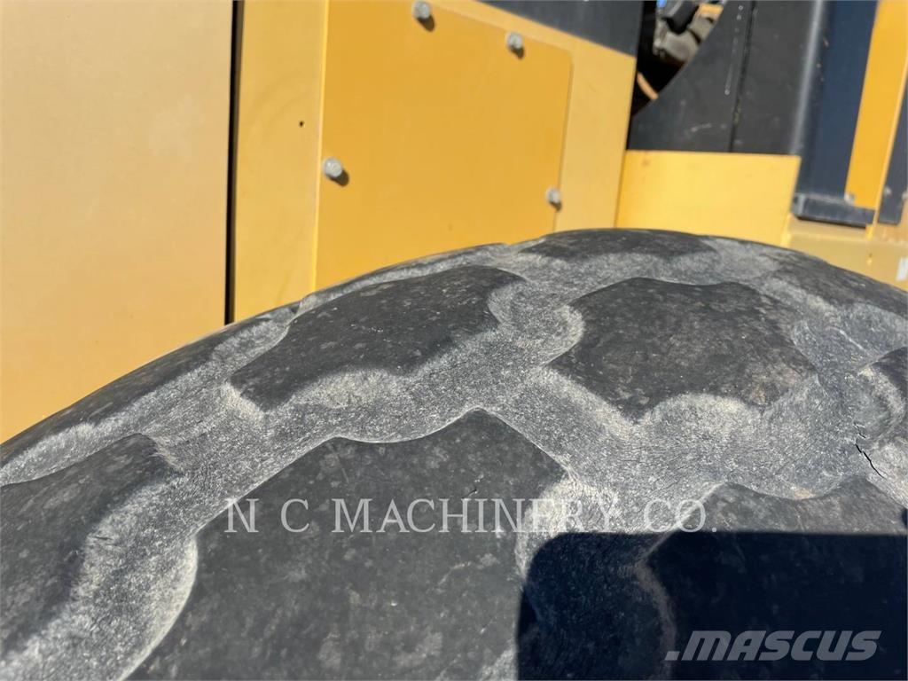 CAT CS54 Asphalt pavers