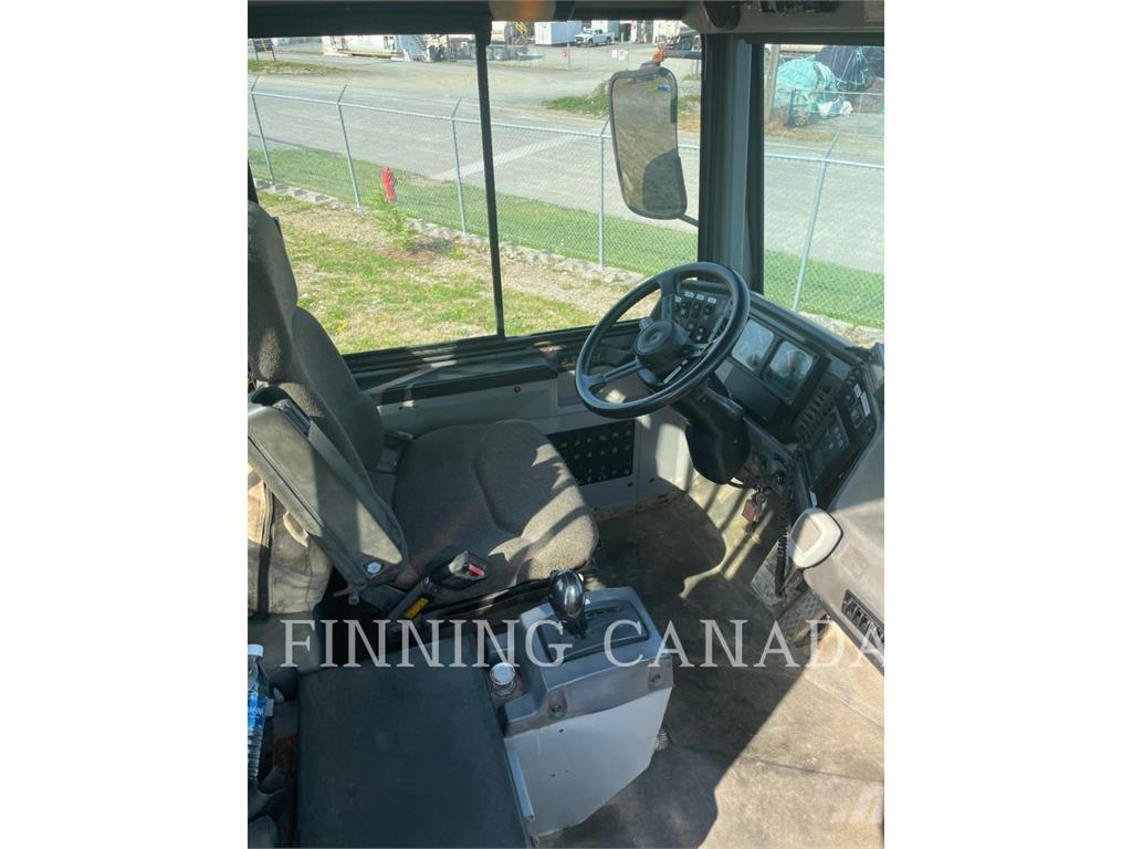 CAT D300E Articulated Haulers