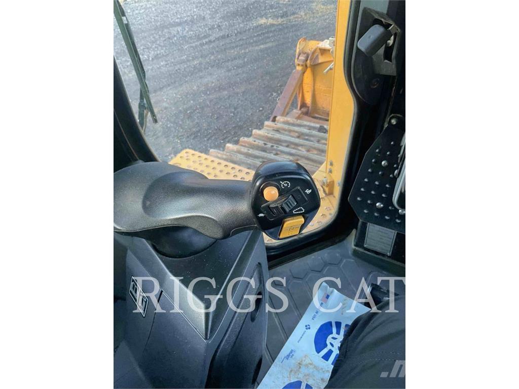 CAT D6 Crawler dozers