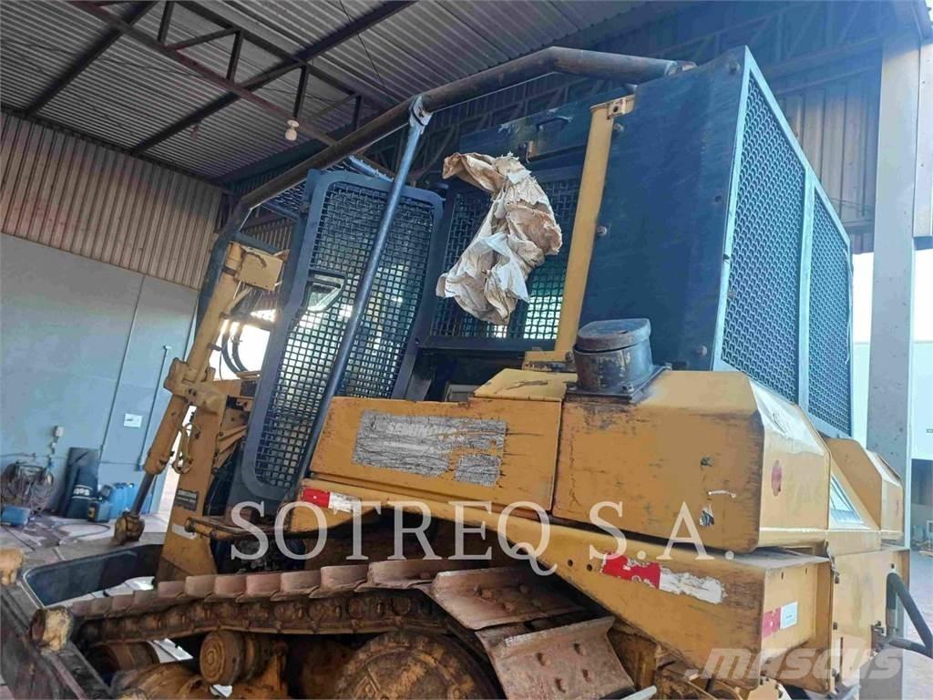 CAT D6T Crawler dozers