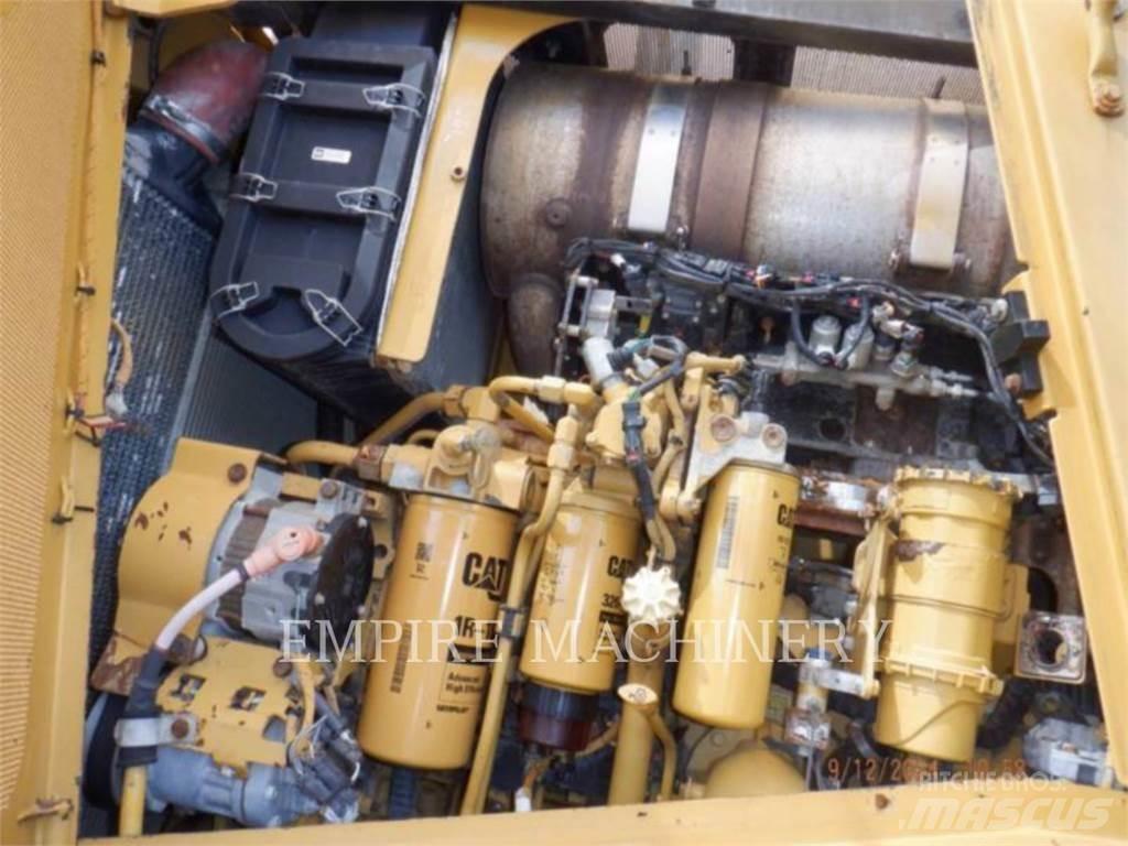 CAT D8T Crawler dozers