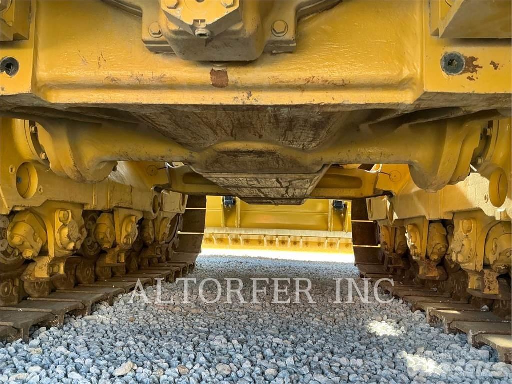 CAT D8T Crawler dozers