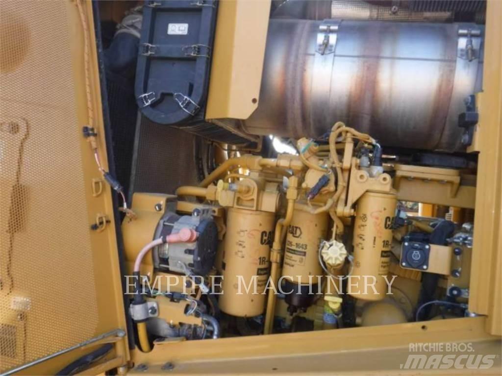 CAT D8T Crawler dozers