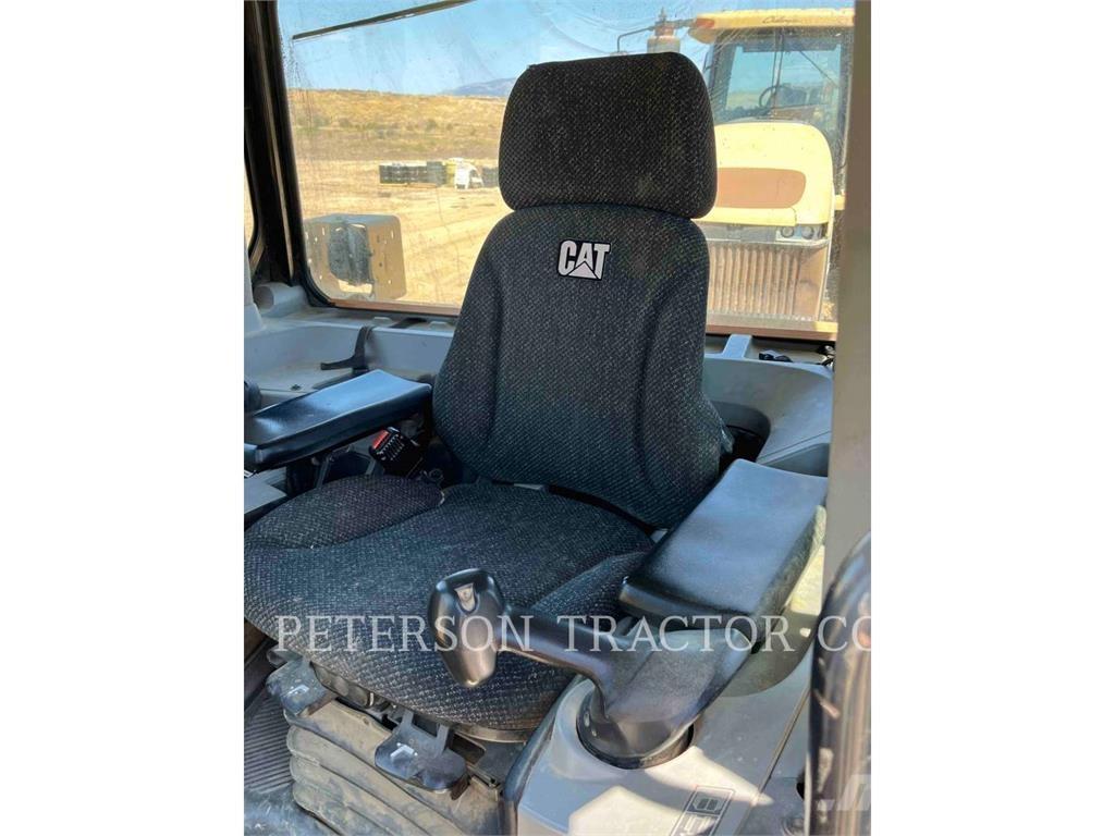 CAT D8T Crawler dozers