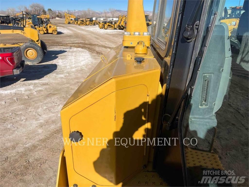 CAT D8T Crawler dozers