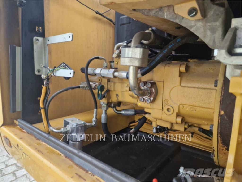 CAT M318D Wheeled excavators