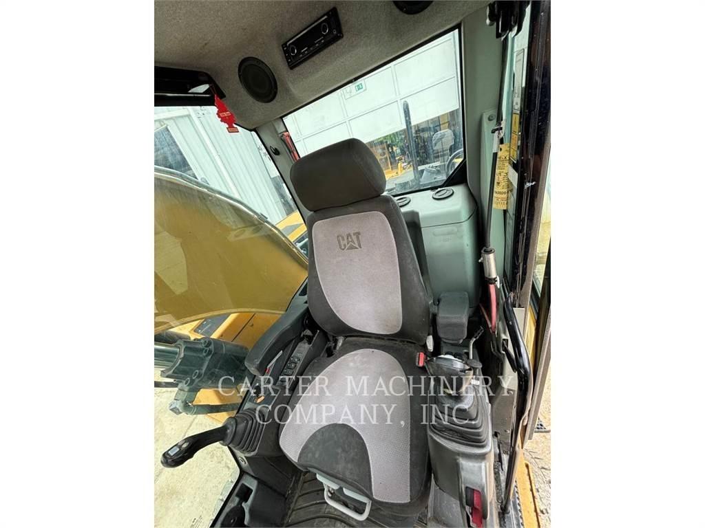 CAT M318F Wheeled excavators