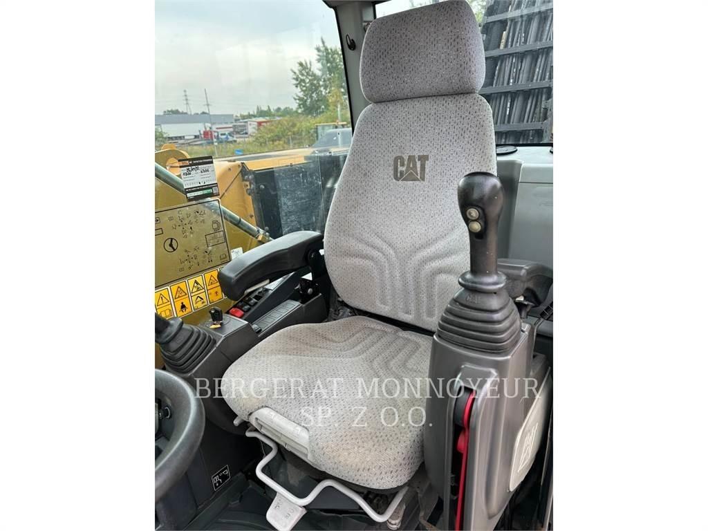 CAT MH3022 Wheeled excavators