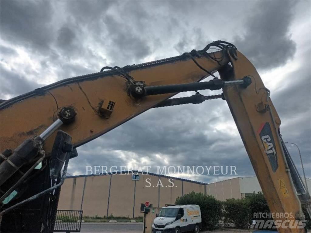 CAT MH3022-1 Wheeled excavators