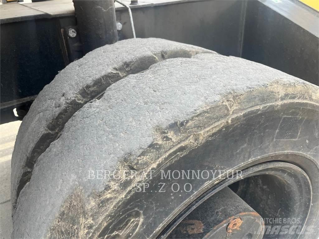 CAT MH3026 Wheeled excavators