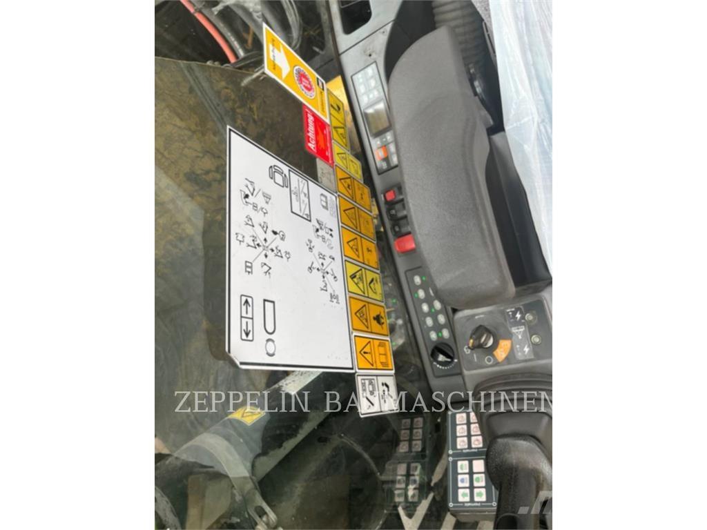 CAT MH3026-06C Demolition excavators