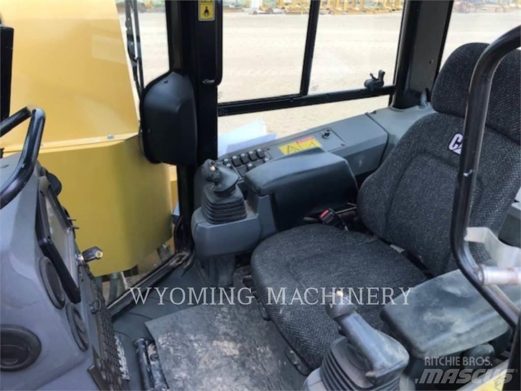 CAT PL61 Pipe layer dozers