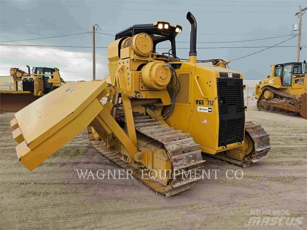 CAT PL61 Pipe layer dozers