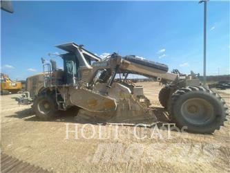CAT RM400 CAB Asphalt recycling