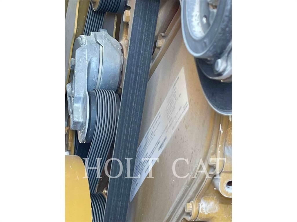 CAT RM400 CAB Asphalt recycling