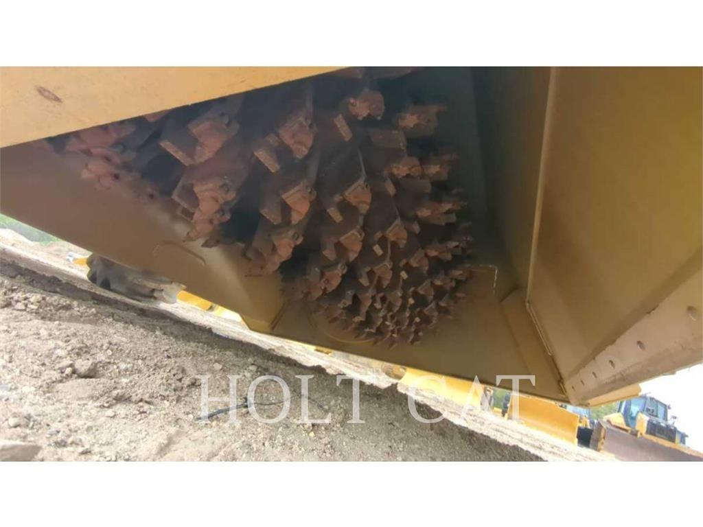 CAT RM400 CAB Asphalt recycling