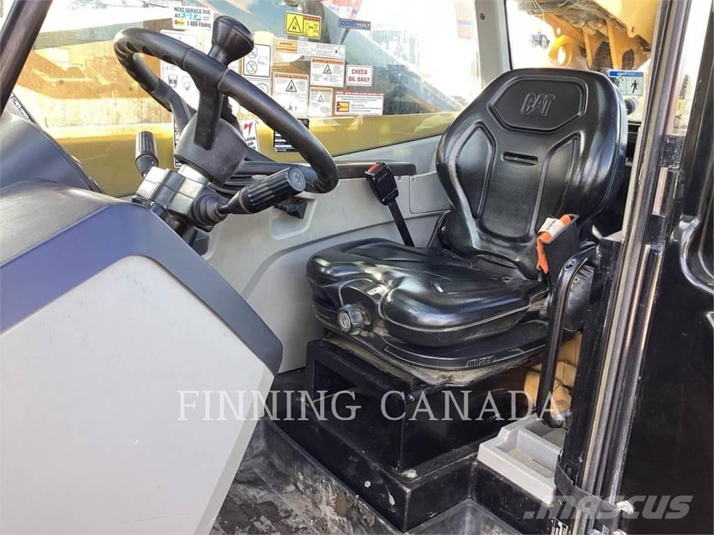 CAT TL943D Telescopic handlers