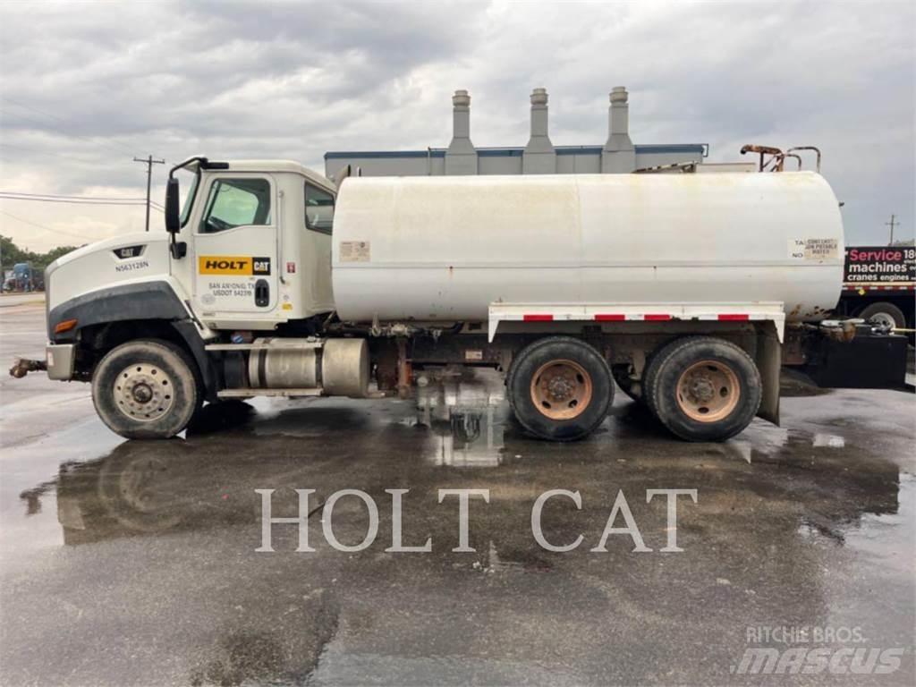 CAT WATER 4000 Tanker trucks