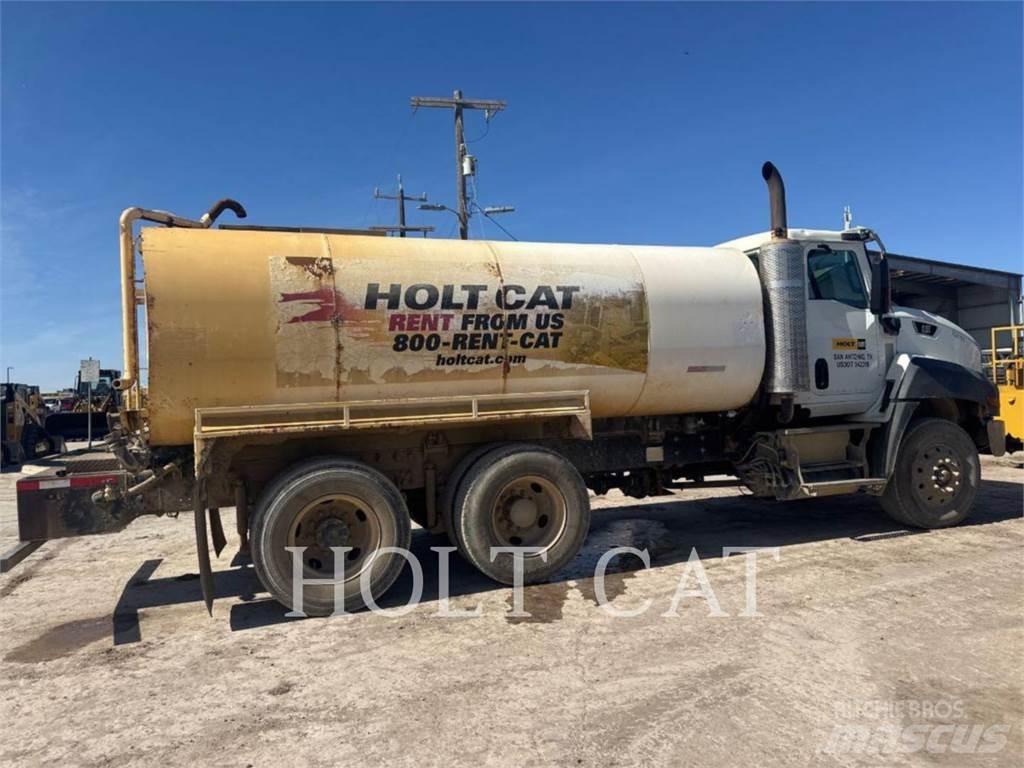 CAT WATER 4000 Tanker trucks