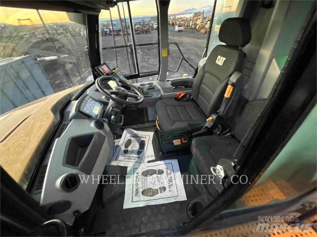 CAT WT 740 GC Tanker trucks