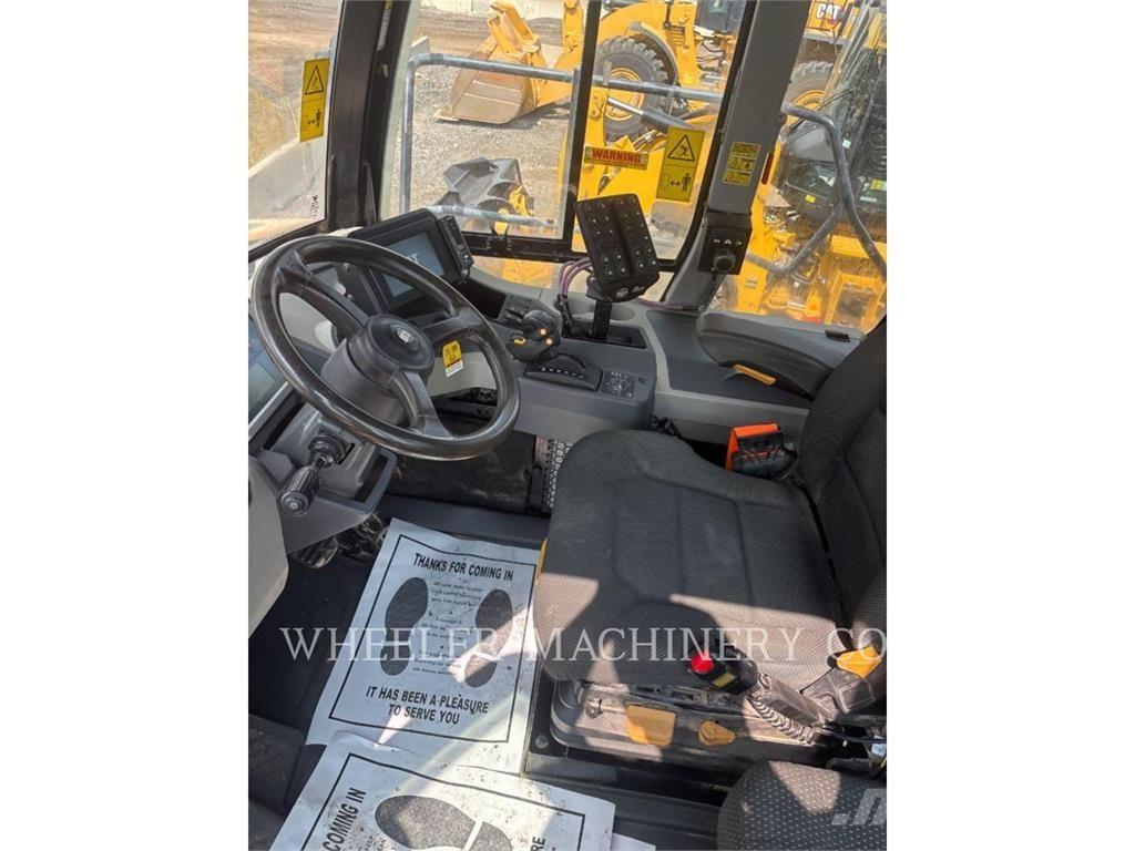 CAT WT 740 GC Tanker trucks