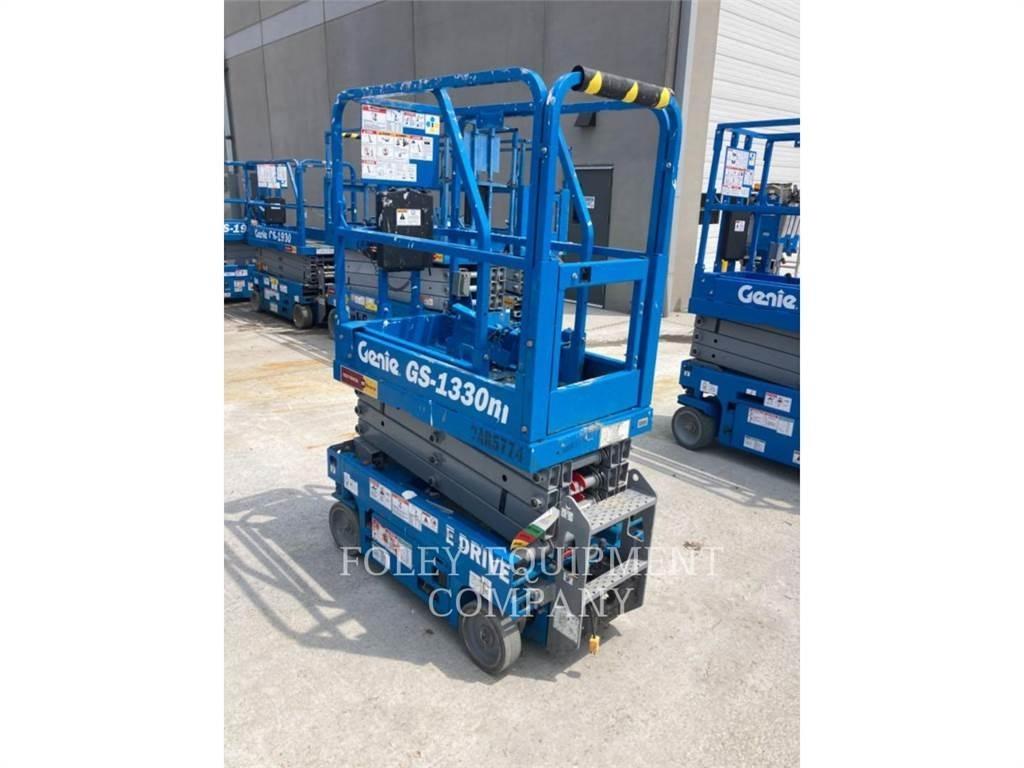 Genie GS1330 Scissor lifts