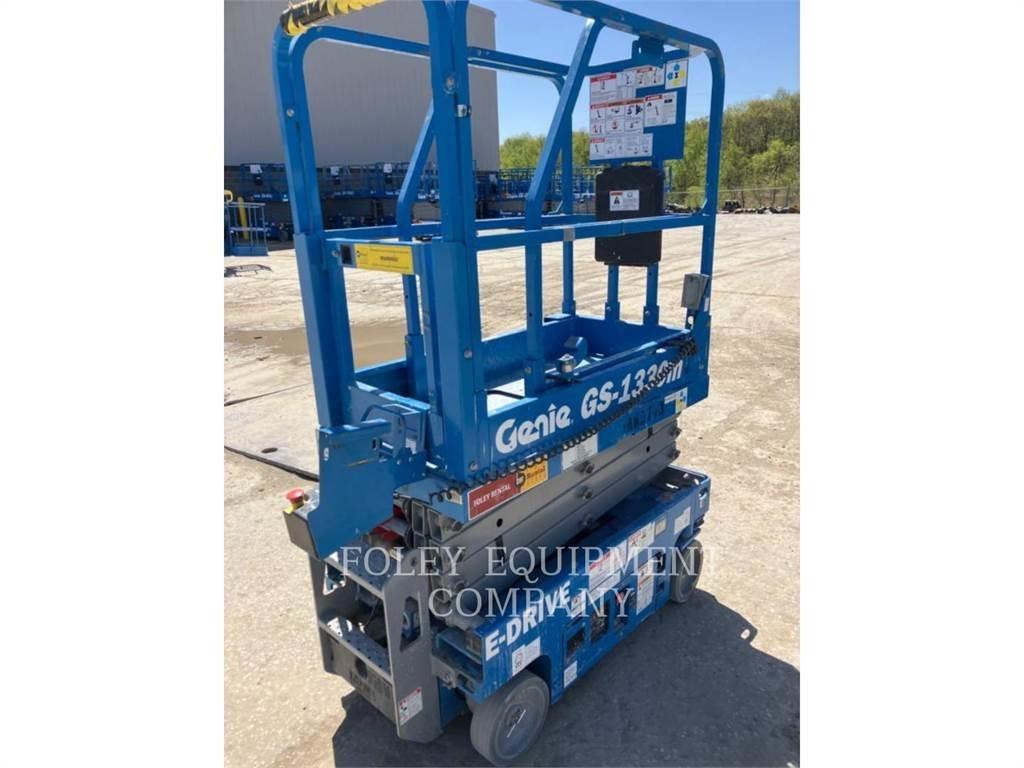 Genie GS1330 Scissor lifts