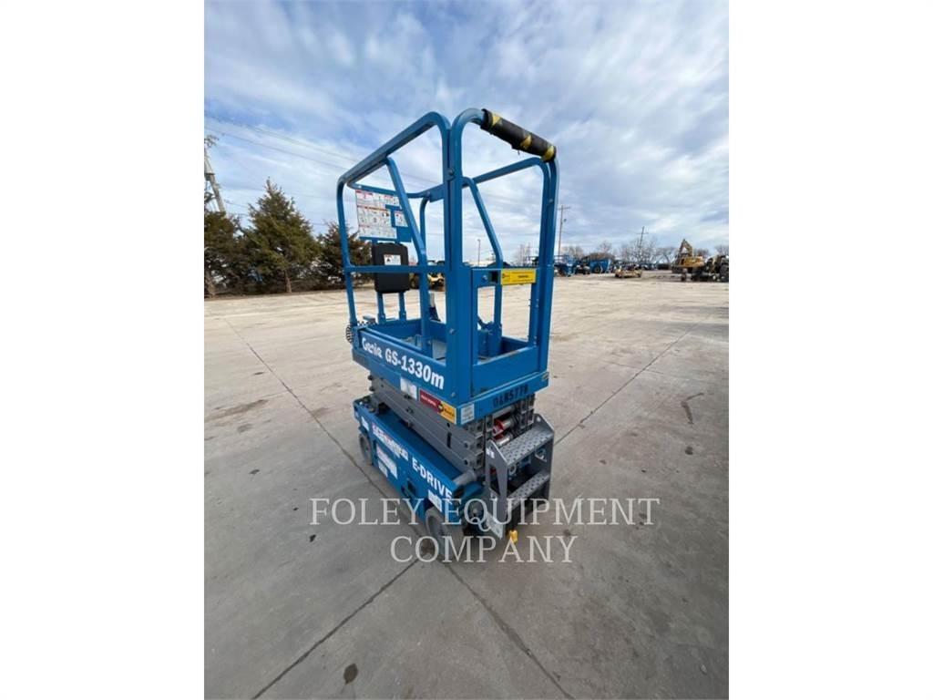 Genie GS1330 Scissor lifts