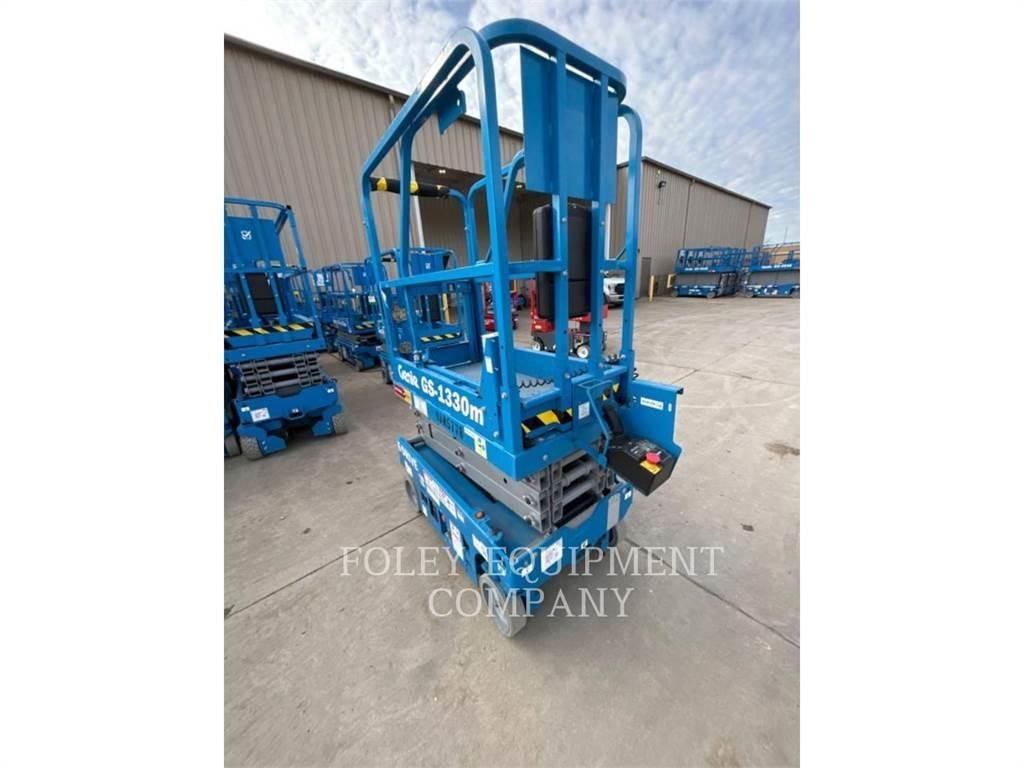 Genie GS1330 Scissor lifts