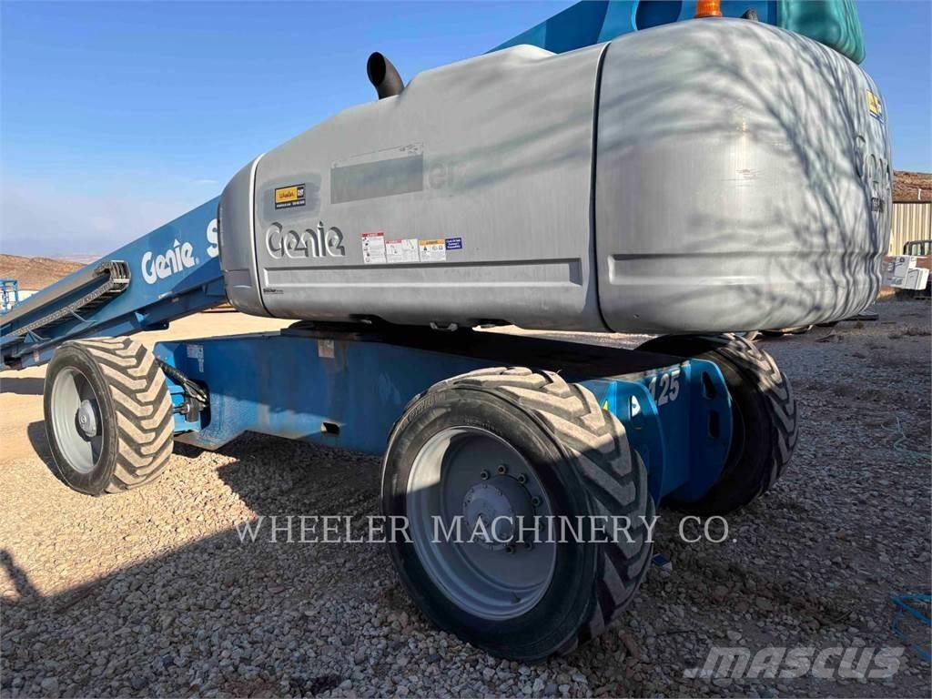 Genie S-125 Articulated boom lifts
