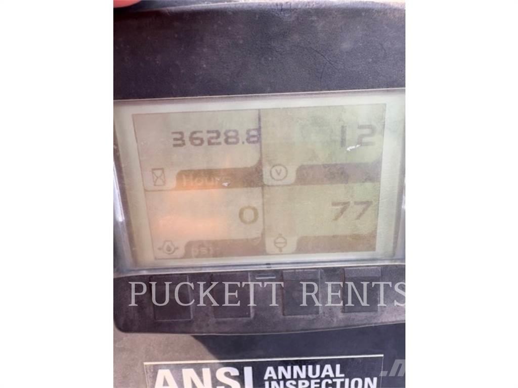 Genie S-65 Articulated boom lifts