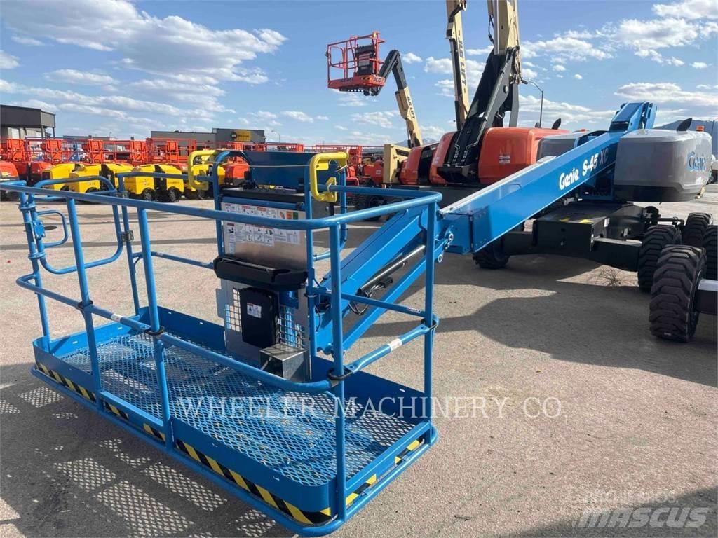 Genie S45XC Articulated boom lifts