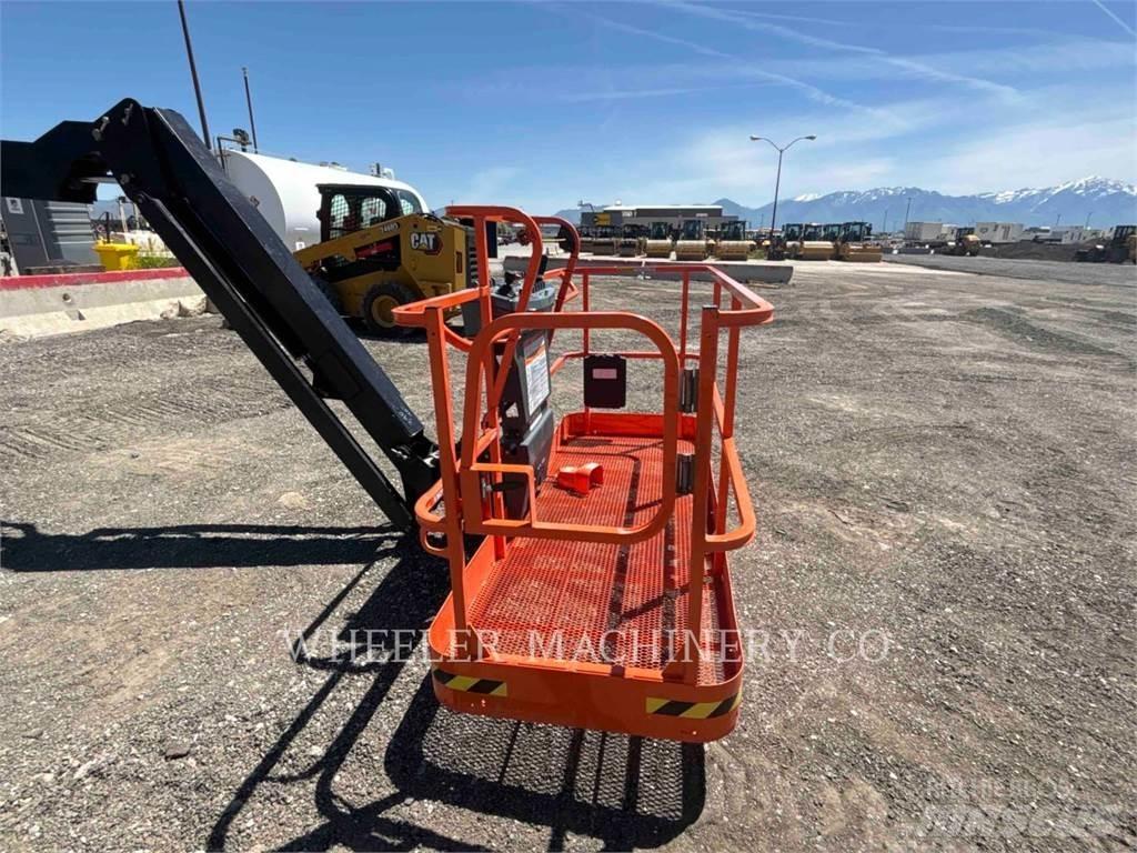 JLG 460SJ Articulated boom lifts
