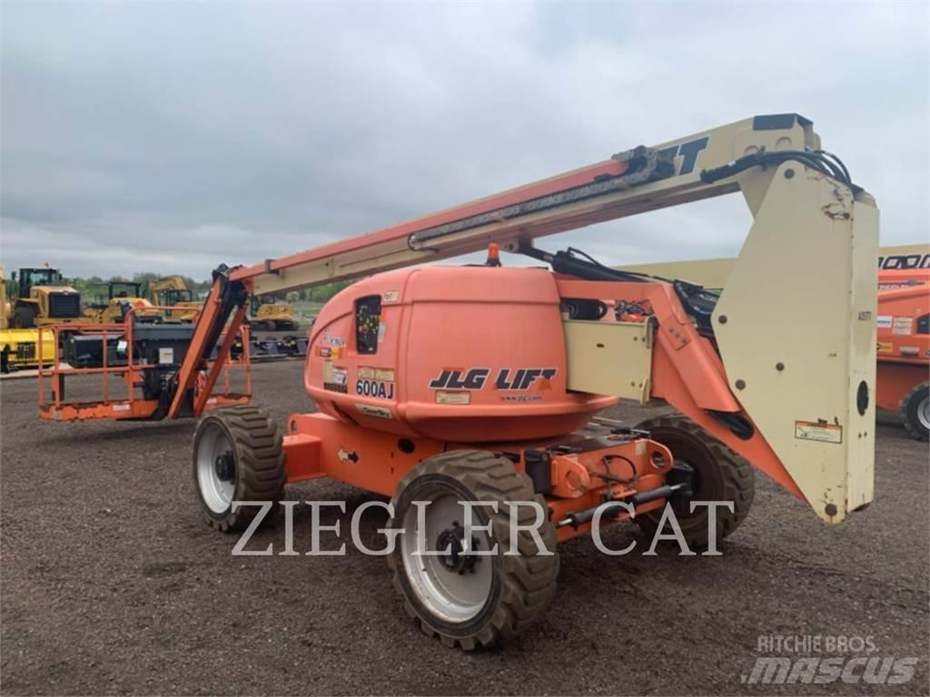 JLG 600AJ Articulated boom lifts