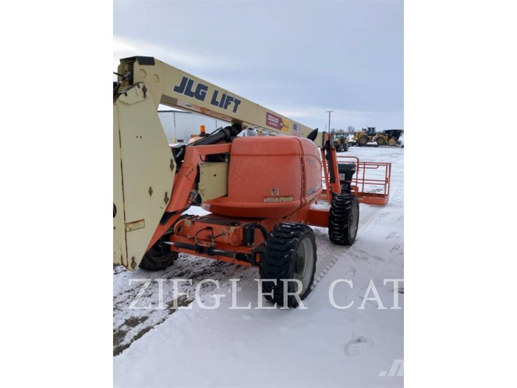 JLG 600AJ Articulated boom lifts