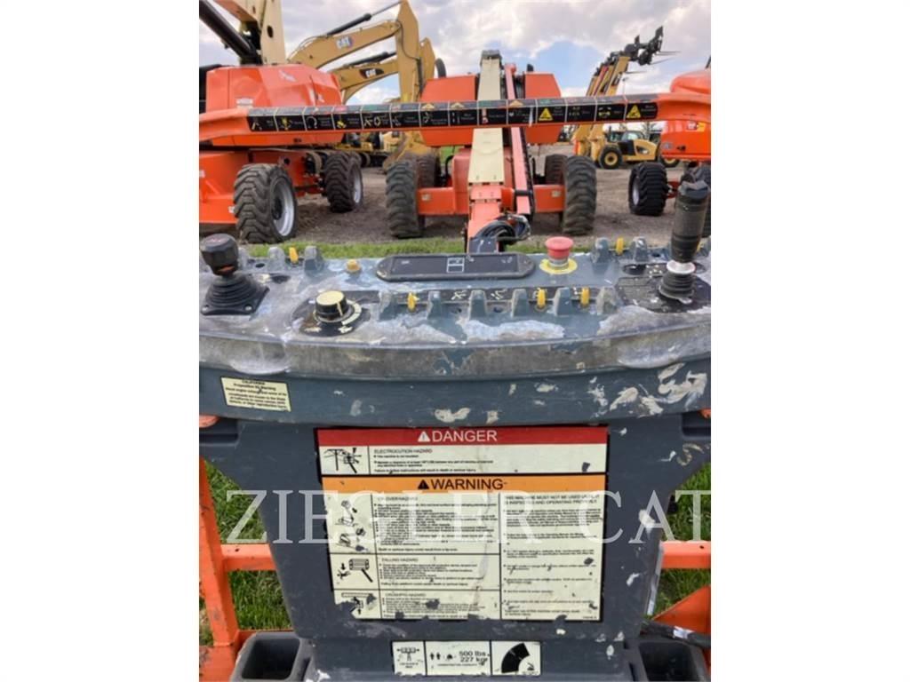 JLG 660SJ Articulated boom lifts
