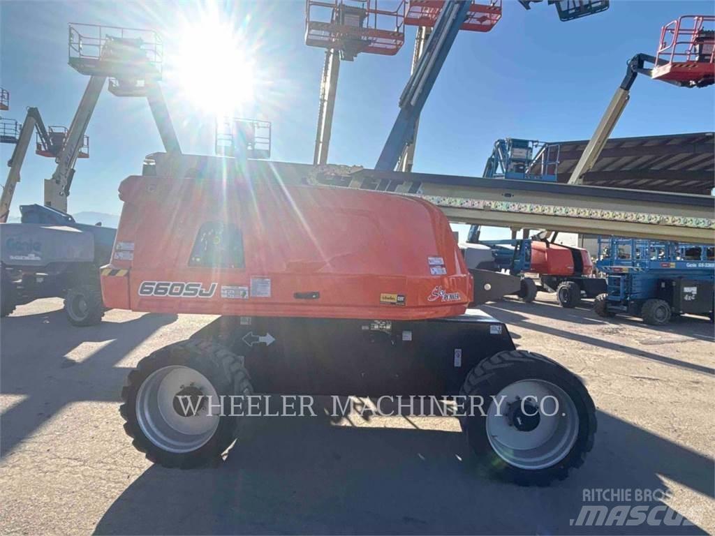 JLG 660SJ Articulated boom lifts
