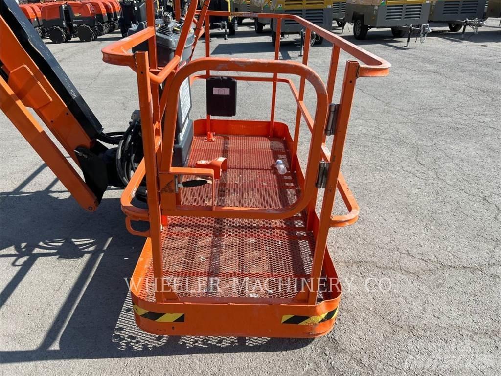 JLG 660SJ SP Articulated boom lifts