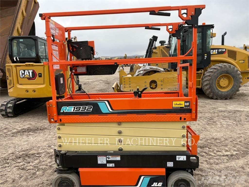 JLG AE1932 Scissor lifts