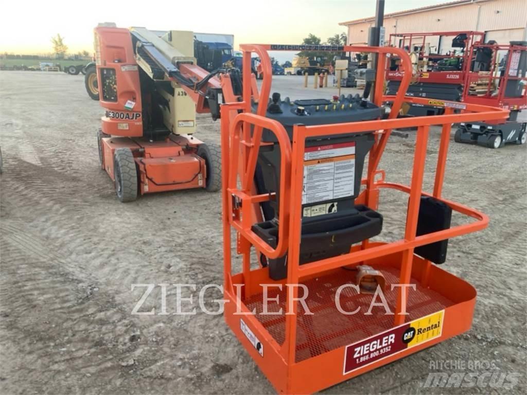 JLG E300AJP Articulated boom lifts