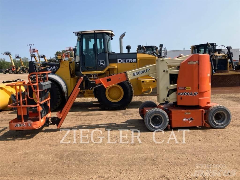 JLG E300AJP Articulated boom lifts