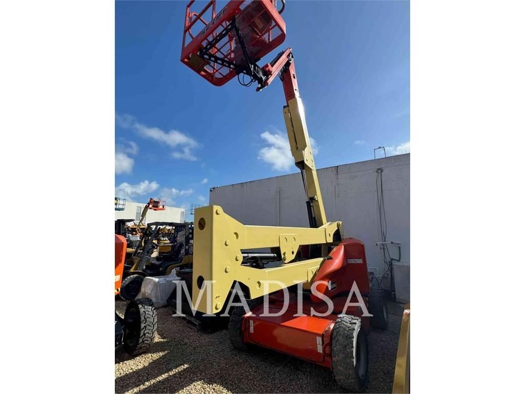 JLG E450AJ Articulated boom lifts