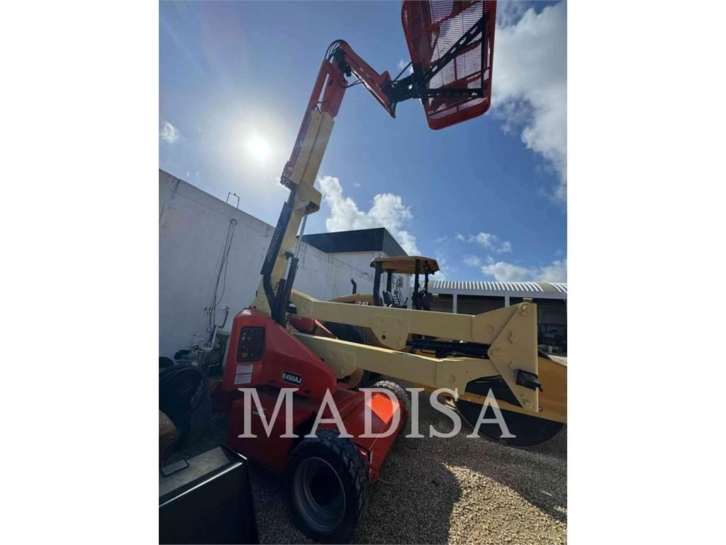 JLG E450AJ Articulated boom lifts