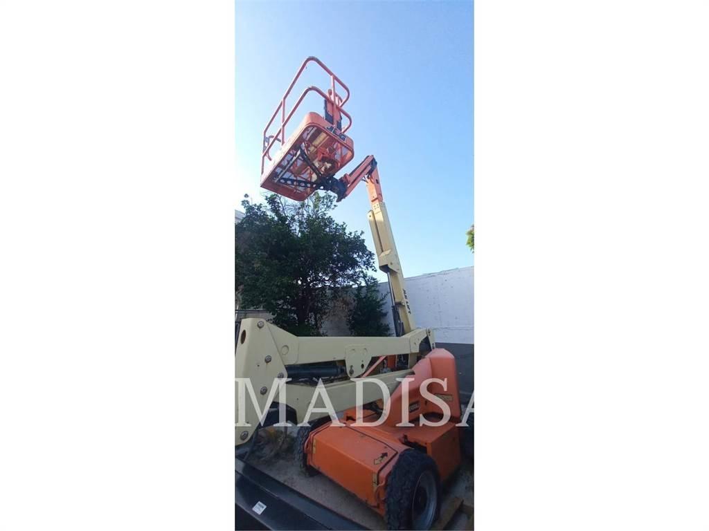 JLG E450AJ Articulated boom lifts