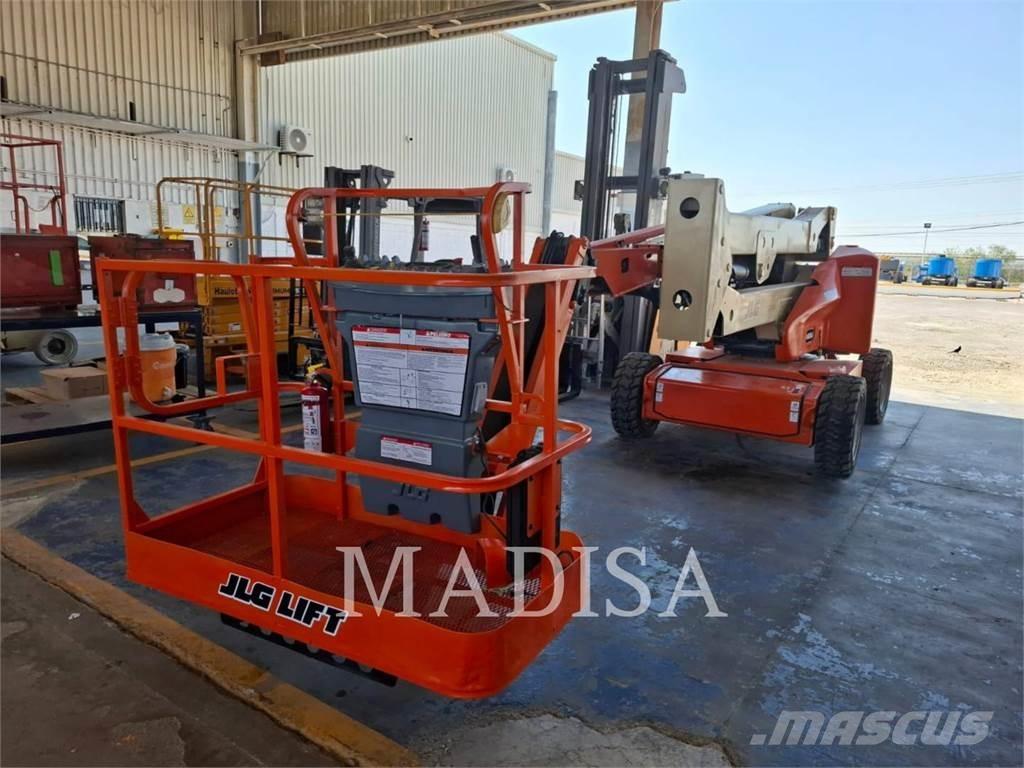 JLG E450AJ Articulated boom lifts