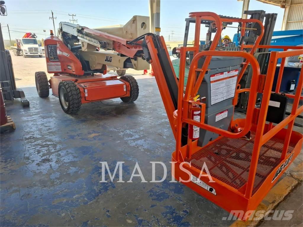 JLG E450AJ Articulated boom lifts